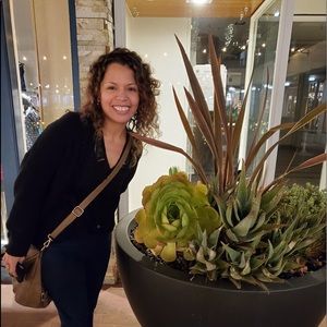Meet your Posher, Angela